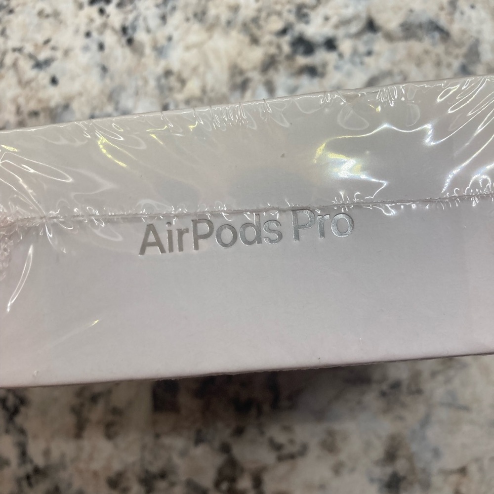 Air pods pros - Picture 3 of 3